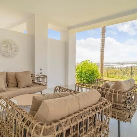 Awesome In With 2 Bedrooms, Wifi And Outdoor Swimming Pool 아파트 *