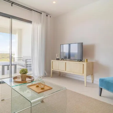 Awesome In With 2 Bedrooms, Wifi And Outdoor Swimming Pool *