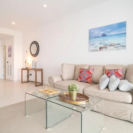 Awesome In With 2 Bedrooms, Wifi And Outdoor Swimming Pool * 에스테포나