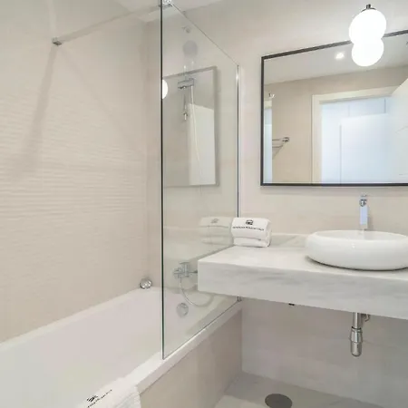 Awesome In With 2 Bedrooms, Wifi And Outdoor Swimming Pool * 에스테포나