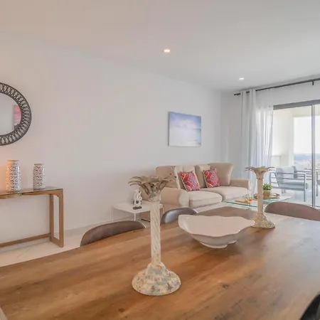 아파트 Awesome In With 2 Bedrooms, Wifi And Outdoor Swimming Pool 에스테포나