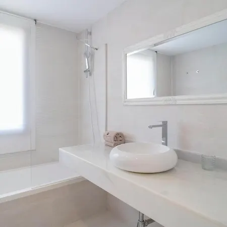 Awesome In With 2 Bedrooms, Wifi And Outdoor Swimming Pool * 에스테포나